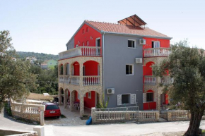  Apartments with a parking space Vinisce, Trogir - 4886  Винишче